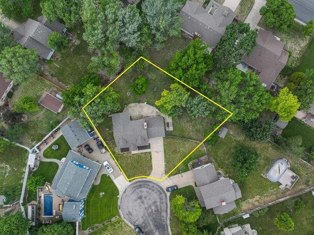 120 S Lexington Ct, Andover, KS 67002