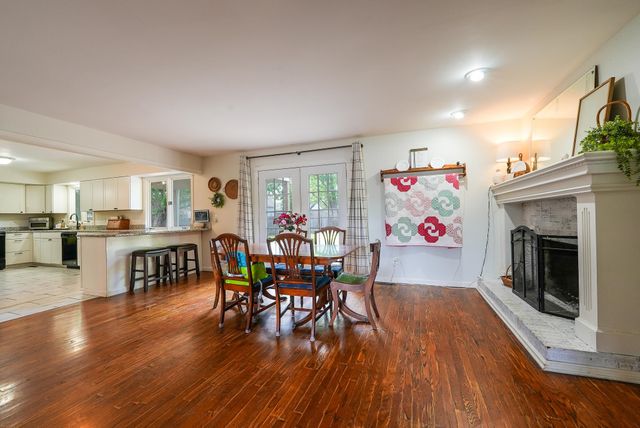 120 S Lexington Ct, Andover, KS 67002