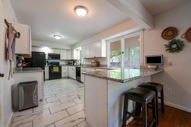 120 S Lexington Ct, Andover, KS 67002