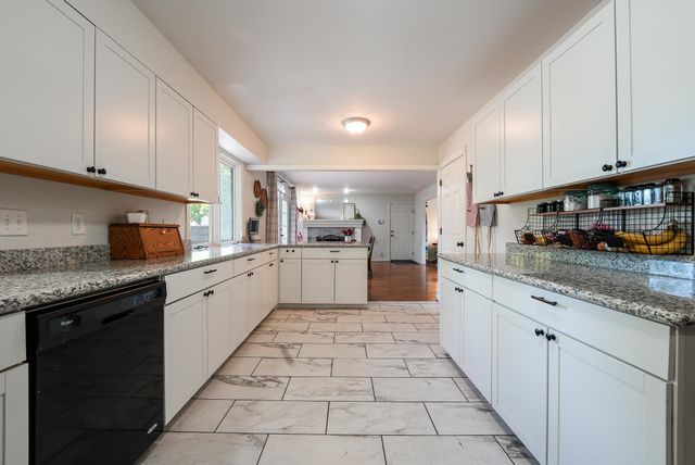 120 S Lexington Ct, Andover, KS 67002