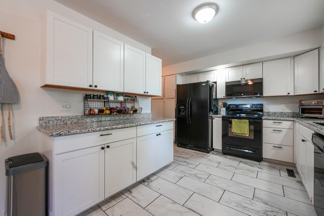 120 S Lexington Ct, Andover, KS 67002