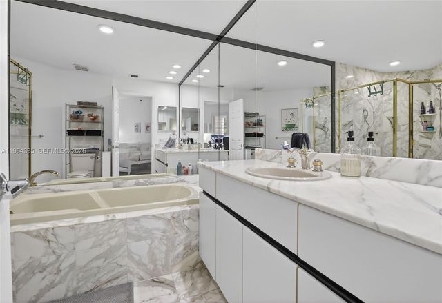 3500 ISLAND BL D-201, Aventura, FL 33160