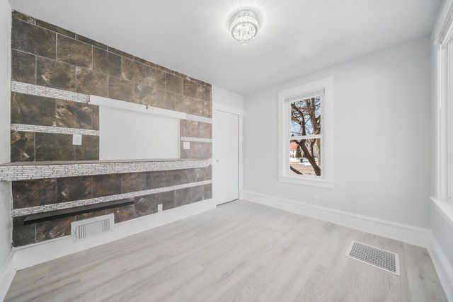 1303 W PROSPECT AVENUE, Appleton, WI 54914