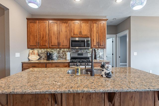 4608 N Venice Avenue, Ozark, MO 65721