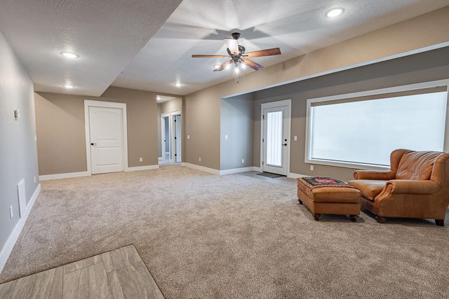 4608 N Venice Avenue, Ozark, MO 65721