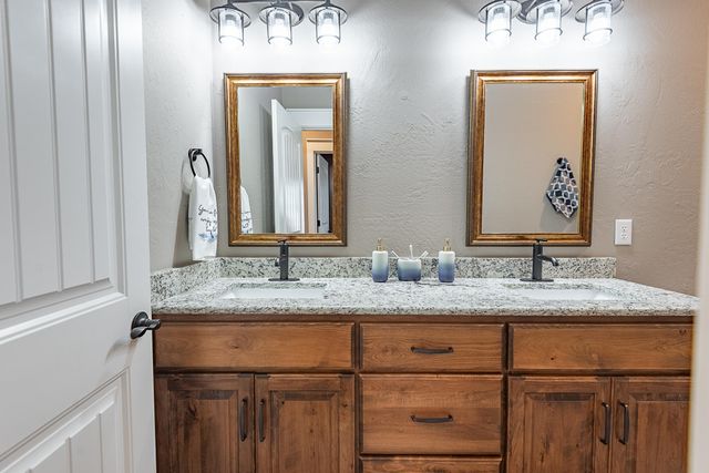 4608 N Venice Avenue, Ozark, MO 65721