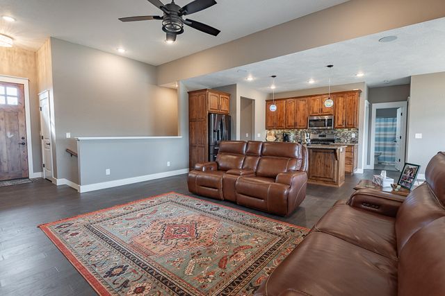 4608 N Venice Avenue, Ozark, MO 65721