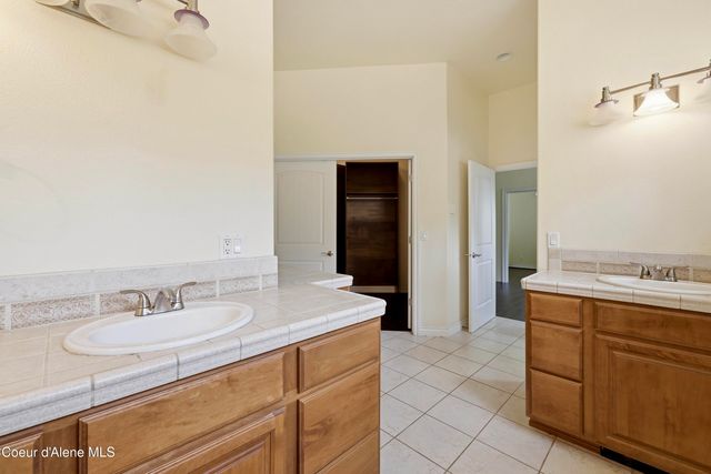 18772 W Riverview DR, Post Falls, ID 83854
