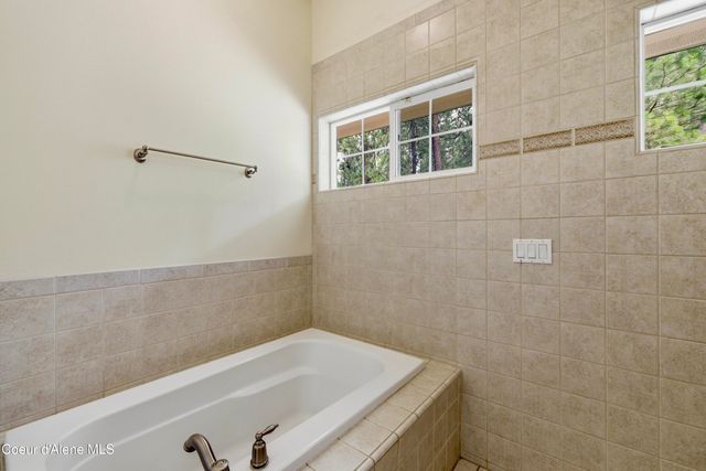 18772 W Riverview DR, Post Falls, ID 83854