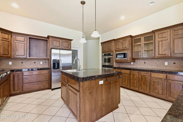 18772 W Riverview DR, Post Falls, ID 83854