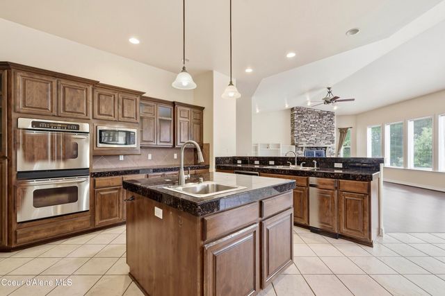 18772 W Riverview DR, Post Falls, ID 83854