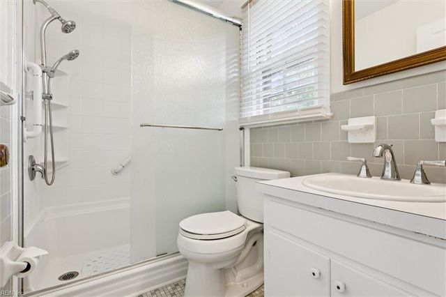925 Etna DR, Newport News, VA 23608