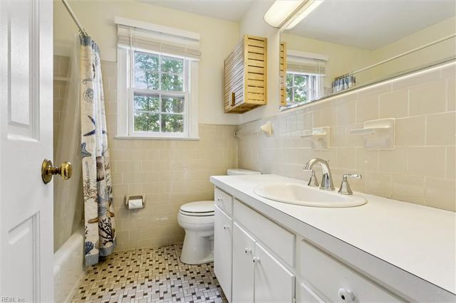 925 Etna DR, Newport News, VA 23608