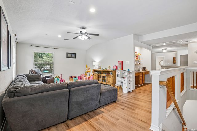 141 CLAYWELL DR, San Antonio, TX 78209