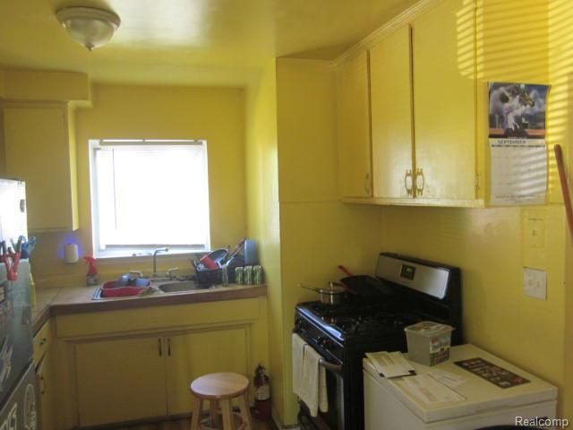 19651 Lyndon Street, Detroit, MI 48223