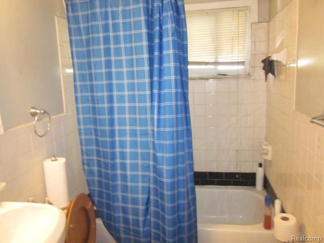 19651 Lyndon Street, Detroit, MI 48223