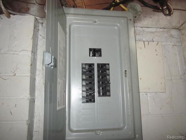 19651 Lyndon Street, Detroit, MI 48223