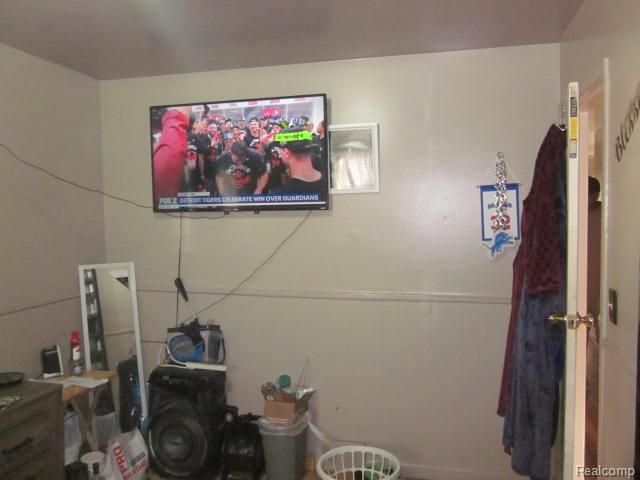 19651 Lyndon Street, Detroit, MI 48223