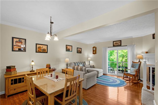 197 Old Village Ln, Bethel Park, PA 15102