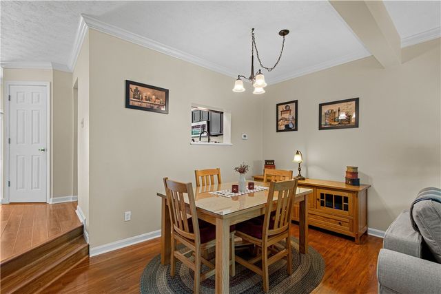 197 Old Village Ln, Bethel Park, PA 15102