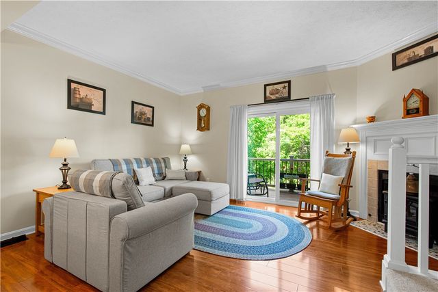 197 Old Village Ln, Bethel Park, PA 15102