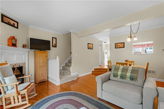 197 Old Village Ln, Bethel Park, PA 15102