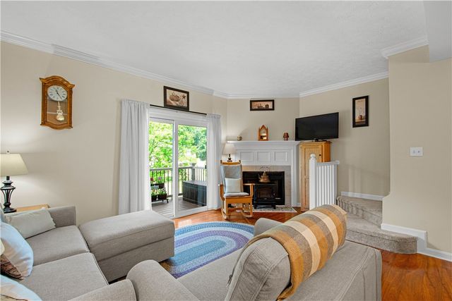 197 Old Village Ln, Bethel Park, PA 15102