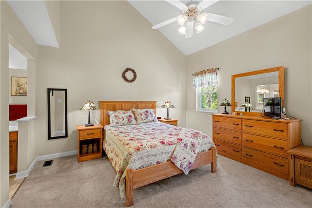 197 Old Village Ln, Bethel Park, PA 15102