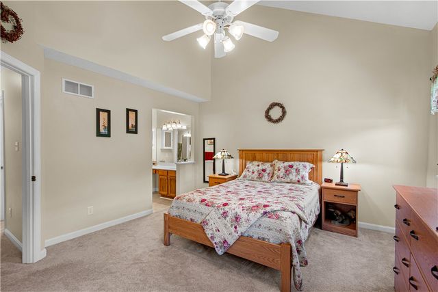 197 Old Village Ln, Bethel Park, PA 15102