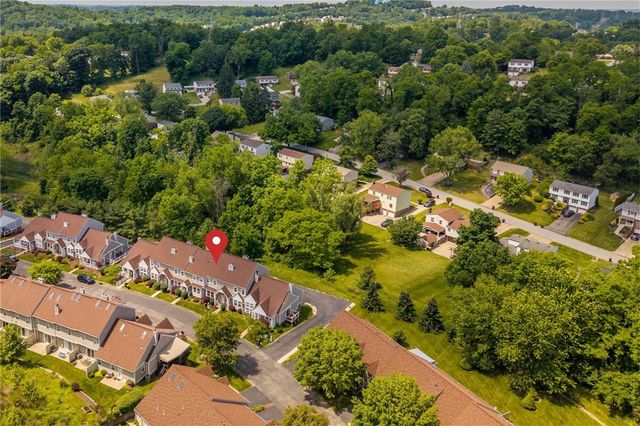 197 Old Village Ln, Bethel Park, PA 15102