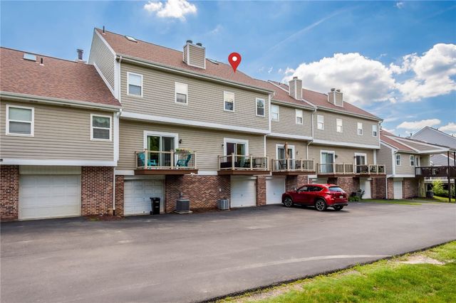 197 Old Village Ln, Bethel Park, PA 15102