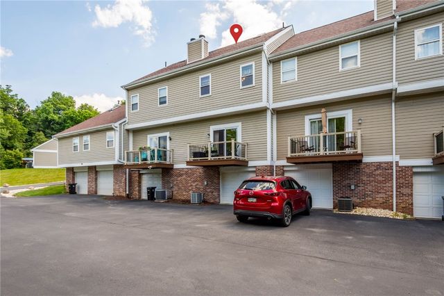 197 Old Village Ln, Bethel Park, PA 15102