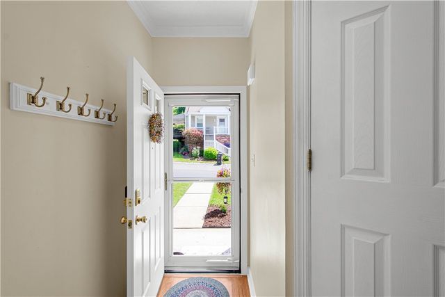 197 Old Village Ln, Bethel Park, PA 15102