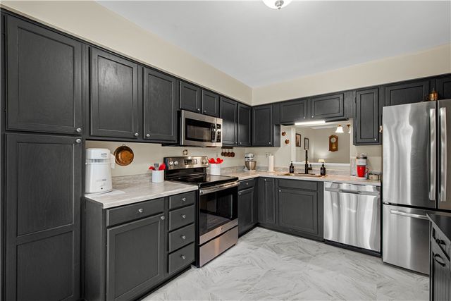 197 Old Village Ln, Bethel Park, PA 15102