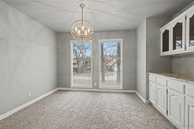 1619 E Pfendler Avenue, Sapulpa, OK 74066