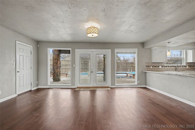 1619 E Pfendler Avenue, Sapulpa, OK 74066