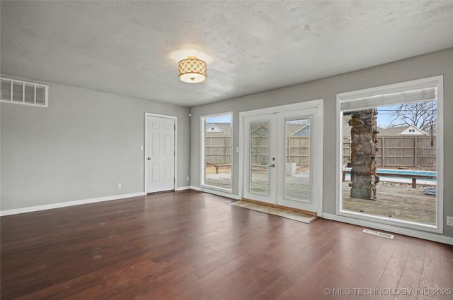 1619 E Pfendler Avenue, Sapulpa, OK 74066