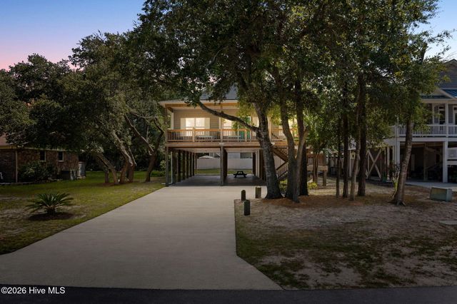 110 NW 7th Street, Oak Island, NC 28465