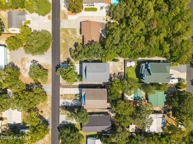 110 NW 7th Street, Oak Island, NC 28465