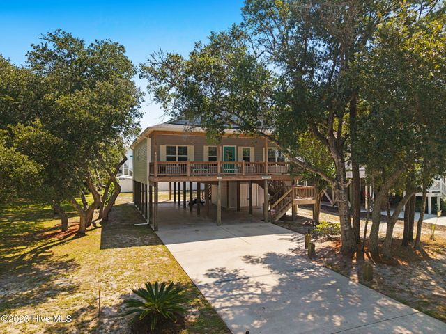110 NW 7th Street, Oak Island, NC 28465