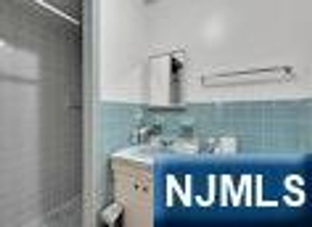 68 Bergen Turnpike, Ridgefield Park, NJ 07660