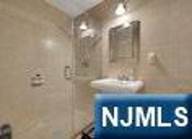 68 Bergen Turnpike, Ridgefield Park, NJ 07660