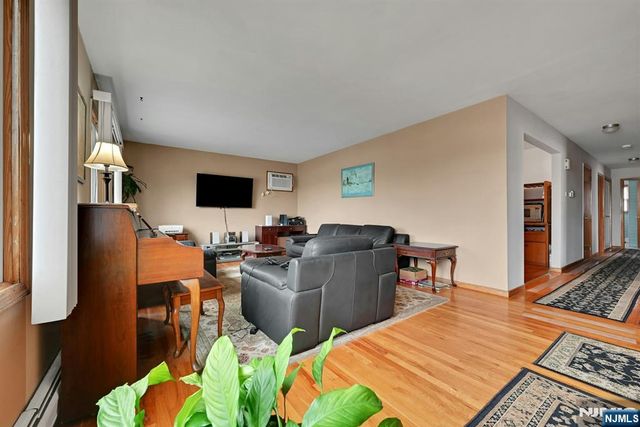 68 Bergen Turnpike, Ridgefield Park, NJ 07660