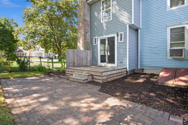 822 DeKalb Avenue, Sycamore, IL 60178