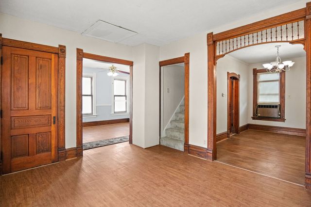 822 DeKalb Avenue, Sycamore, IL 60178