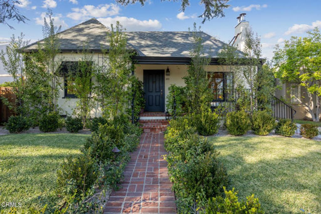 2071 Casa Grande Street, Pasadena, CA 91104