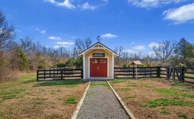 1033 Milson Ln, Nolensville, TN 37135