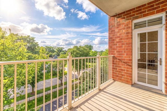 1 ITASCA Place 302, Itasca, IL 60143