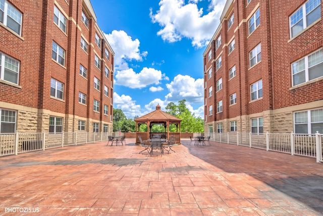 1 ITASCA Place 302, Itasca, IL 60143