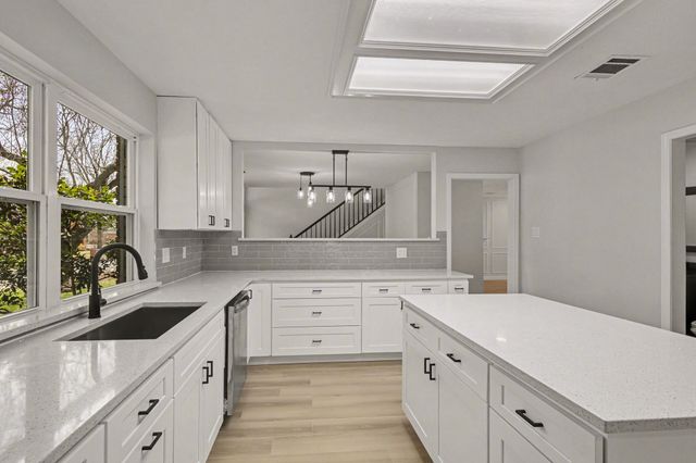 8020 Morning Lane, Fort Worth, TX 76123